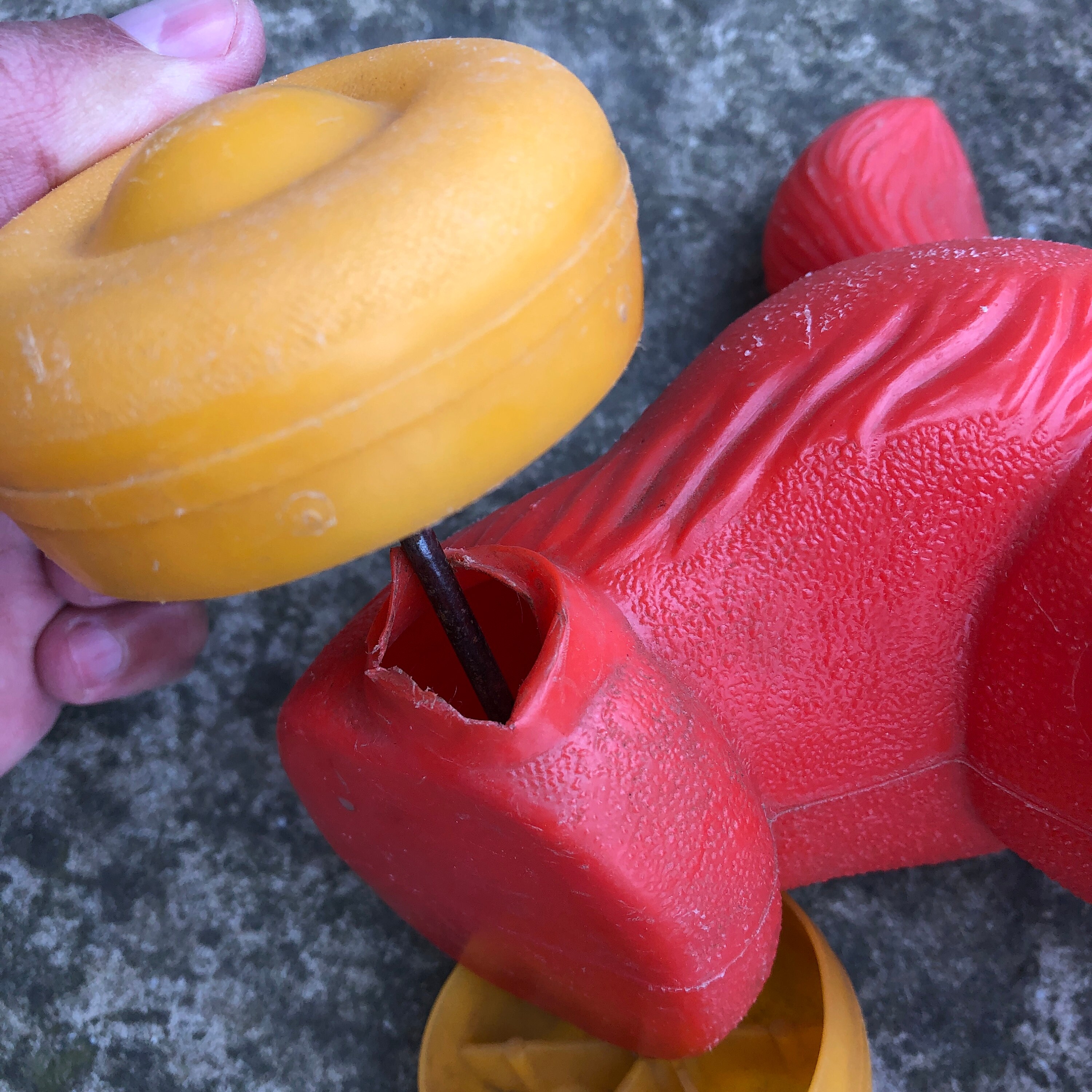 ヴィンテージの珍しいおもちゃ「犬」、プラスチック製の犬、ソビエトの