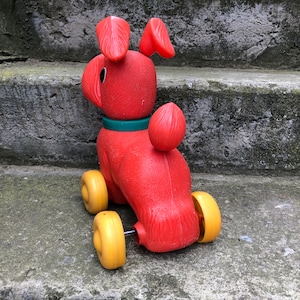 Jouet Vintage Chien Caniche Blanc Sur Roulettes, Plastique Soufflé, Années 1960/70, Bel état