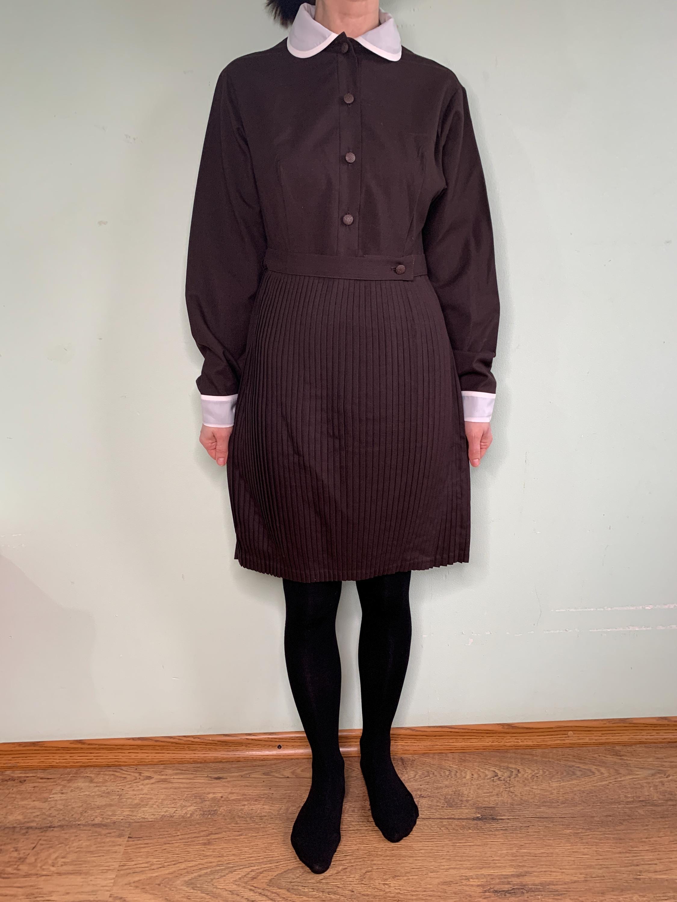 ヴィンテージの制服、ドレス制服、ソビエト学生服、女子制服、茶色の