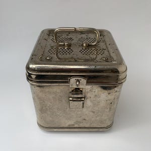 Récipient médical vintage, stérilisateur AESCULAP D.R G.M, équipement médical, récipient carré en laiton, décoration médicale, cadeau médecin,