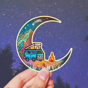 OVER THE MOON // Weerbestendige sticker voor buiten en Vanlife // Vinyl 3" - vreugdevuur, camper, natuur en landschap
