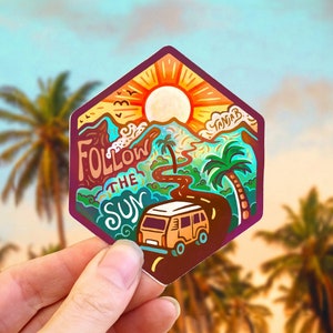 SEGUI IL SOLE // Adesivo resistente alle intemperie per esterni e vanlife // Vinile 3" - Viaggio su strada, montagne e natura