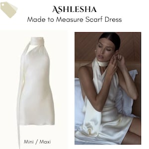 Puede incluir: Vestido con bufanda de color marfil con cuello halter y largo mini. El vestido está hecho de un material sedoso y presenta una bufanda que cae alrededor del cuello. El texto "ASHLESHA Made to Measure Scarf Dress" está en la parte superior de la imagen. El texto "Mini / Maxi" está en la parte inferior.