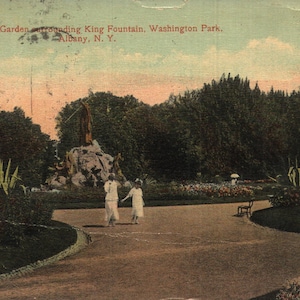 Cartão postal vintage pré-linho O jardim de flores ao redor da King Fountain Washington Park Albany Nova York década de 1910