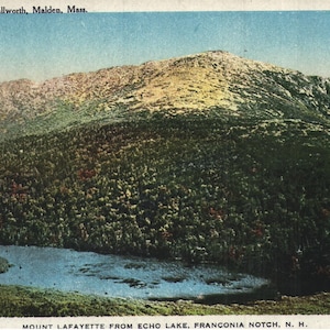 Vintage Pre-Leinen Postkarte Mount Lafayette Vom Echo Lake Franconia Notch New Hampshire 1910s Foto von Wm. L. Hallworth Malden Mass