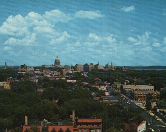 Vintage Chrome Postkarte Panorama von Madison und State Capitol Madison Madison 1960er Jahre