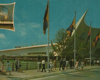 Vintage Chrome Postcard General Motors Futurama Building Pavilion New York World's Fair 1964 - 1965 Flushing NY