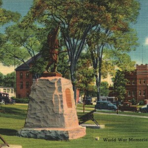 Vintage Linen Postcard World War Memorial St Albans Vermont 1930s