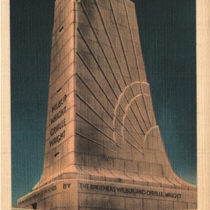 Cartão postal de linho vintage The Wright Memorial by Night Kill Devil Hills Carolina do Norte década de 1940