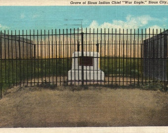 Vintage Early Linen Postcard Grave of Sioux Indian Chief "War Eagle" Sioux City Iowa 1930s