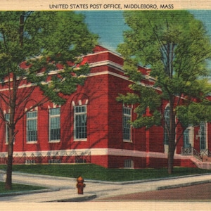 vintage Linen Postcard United States Post Office Middleboro Massachusetts années 1940