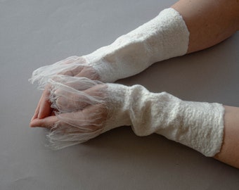 Tulle fingerless gloves with fringes - Off white wool wrist cuffs - Wedding bridal mittens lace - Natural neutral arm warmers