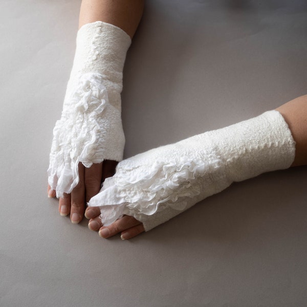 Ruffled felt fingerless gloves for women - Wedding gift for daughter in law - Winter bridal mittens - Artisan arm warmers - Wool wrist cuffs