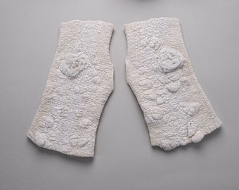 Mitaines ivoire blanc cassé pour femme - Gants de mariage automne ou hiver - Mitaines de mariée en feutre - Manchettes en laine faites main