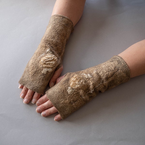 Felt fingerless gloves for women - Neutral beige brown arm warmers - Taupe wool mittens - Wedding bridal wrist cuffs