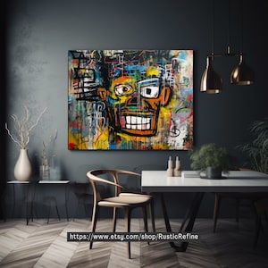 Op de afbeelding: Abstracte schildering van een kleurrijk gezicht met zwarte, witte, gele, oranje, rode, blauwe en groene verf. Het gezicht wordt omringd door een achtergrond van zwarte, witte en grijze verf met krabbels en lijnen.