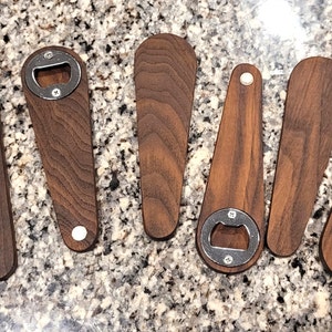 Abrebotellas - Hecho a mano de madera de nogal y arce rizado