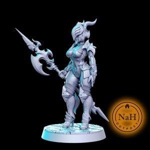 Dragonguard Trooper | Female Fighter or Paladin miniature for Tabletop games like D&D and War Gaming| Dungeons and Dragons Mini | RN estudio