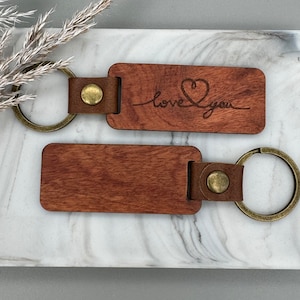 Chaveiro Love You com gravação desejada, jacarandá personalizado, pingente de madeira gravada, ideia de presente amor, pingente de madeira com gravação
