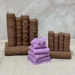 Kerze Buch braun und violett