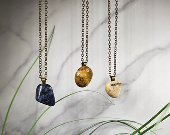 Collier et pendentif en pierre de plage roulée du Pacifique Nord-Ouest
