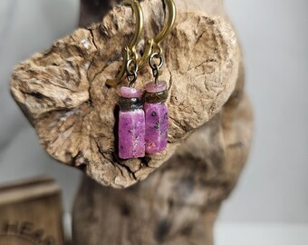 Rubis brut, tourmaline, boucles d'oreilles