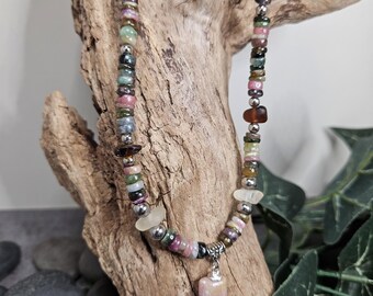 Rondelles de tourmaline, perles en acier inoxydable, verre de plage du Pacifique Nord-Ouest, pendentif en jaspe, collier