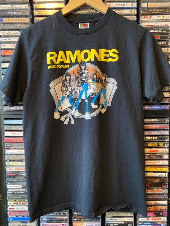 90’s vintage Ramones t-shirt Medium