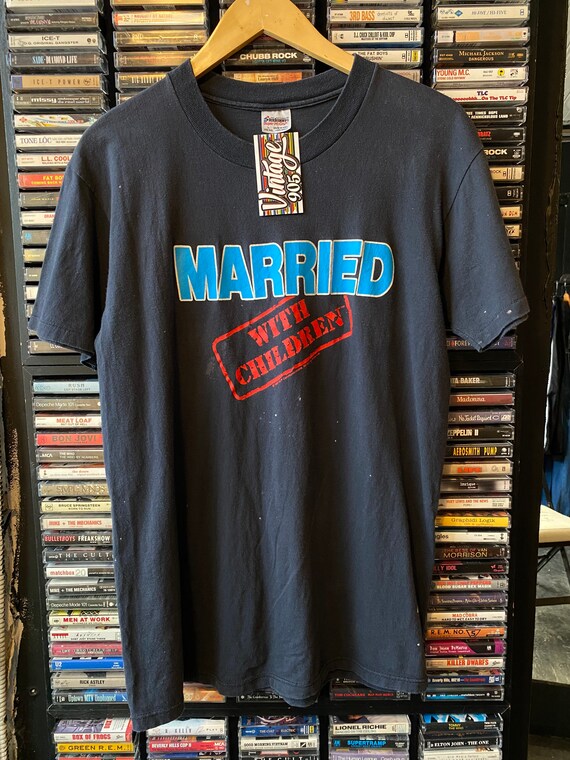 Free Shipping Lasting Live Action Television Sitcom..Size L..Made in USA Vintage 1987 Married With Children American Longest