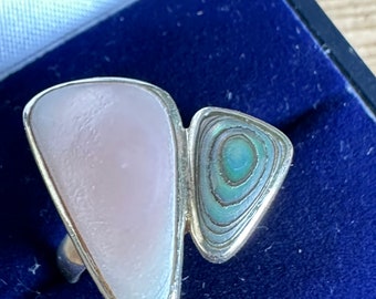 Vintage mother of Pearl and abalone 925 ring