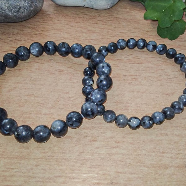 Spectrolite: bracelet of natural pearls (spectrolite / labradorite)