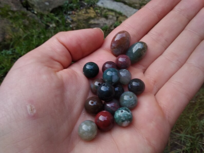 Pearls in natural Indian agate