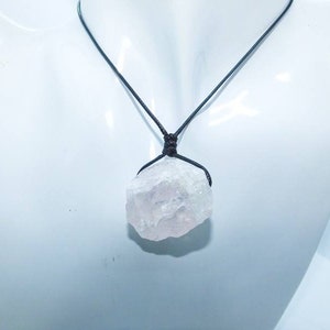 Pendant in pink quartz Brut