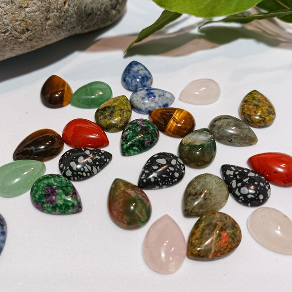 Set of 25 "drop" cabochons in semi-precious natural fine stones