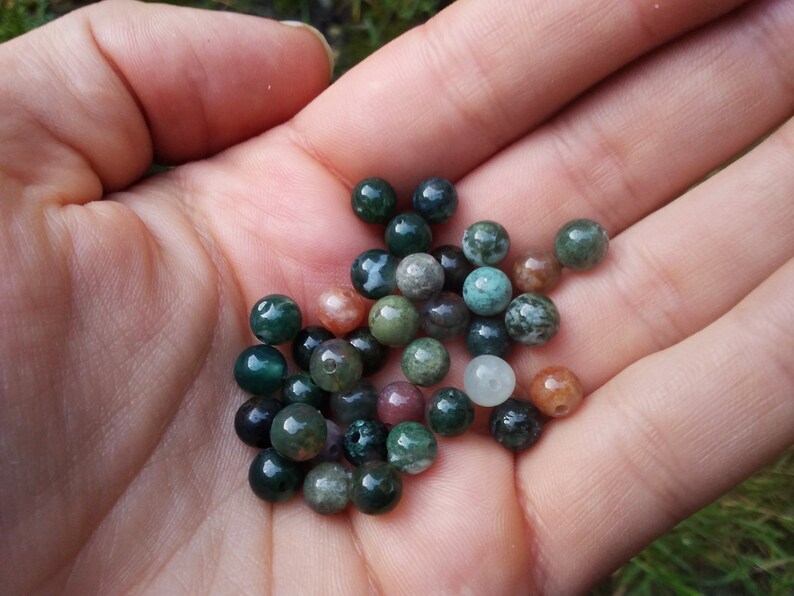 Pearls in natural Indian agate