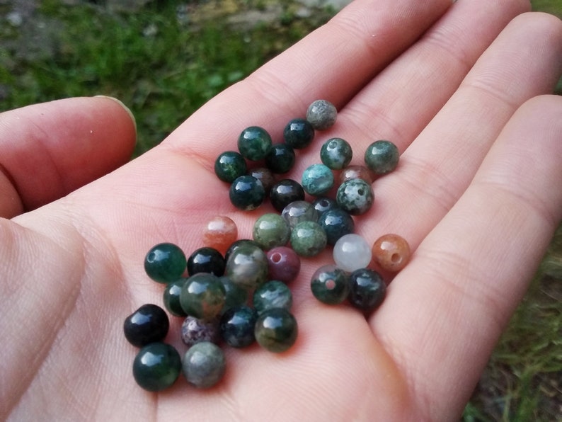 Pearls in natural Indian agate