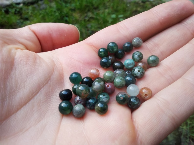 Pearls in natural Indian agate