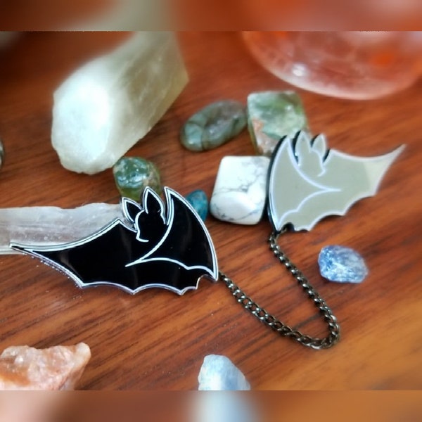 Bat Chained Collar Pin Set (Black Nickel Glow in the Dark Halloween Cute Spooky Kowai Kawaii Goth Nature Aesthetic Autumn Mammals Wing)