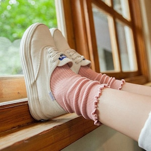 Princess Lulu Woman&#39;s Ruffle Crew Socks in Pink