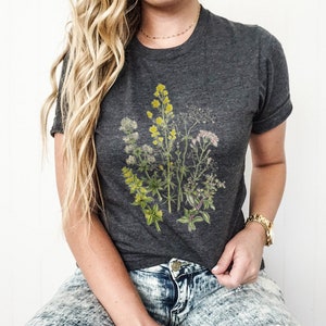 Vintage Wildflowers Graphic Tee Shirt for Women | Wild Madder Flower Bouquet | Hiking Outdoor Camping Botanical | Oversized T-Shirt