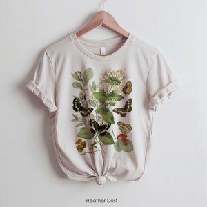 Vintage Butterfly Graphic Tee Shirt for Women | Oversized T-Shirt | Wildflower Boho Shirt Monarch Butterfly Lover Shirt | T-Shirt | Gift