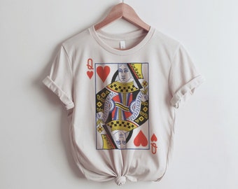 T-shirt graphique Queen of Hearts pour femme | T-shirt vintage pour femmes de style surdimensionné Tee féministe | Cartes à jouer | t-shirt | Cadeau (A)