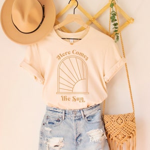 Here comes the Sun Boho Graphic Tee | Oversized T-Shirt | Sunburst, Abstract Sunset, T-Shirt | Minimalist, Neutral Landscape | Gift, Modern