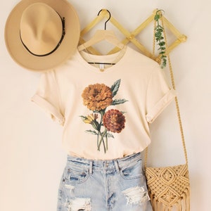 Wildflower Vintage Graphic Tee | Orange Marigolds Oversized T-Shirt | Boho Shirt Flower Lover Shirt | T-Shirt Shirt for Women | Gift A