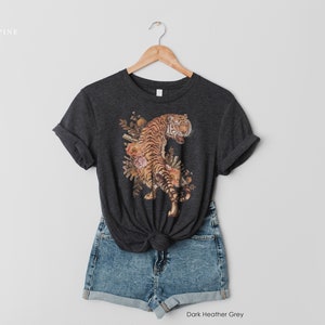 Graphic Tee Shirt | Tiger Graphic Tee | Trendy Shirt for women | Vintage Style Aesthetic Clothing | Oversized style