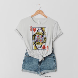 Koszulka z grafiką Queen of Hearts Oversized dla kobiet | Koszulka damska Vintage Feminist Tee | Karty do gry | Prezent dla niej (A)