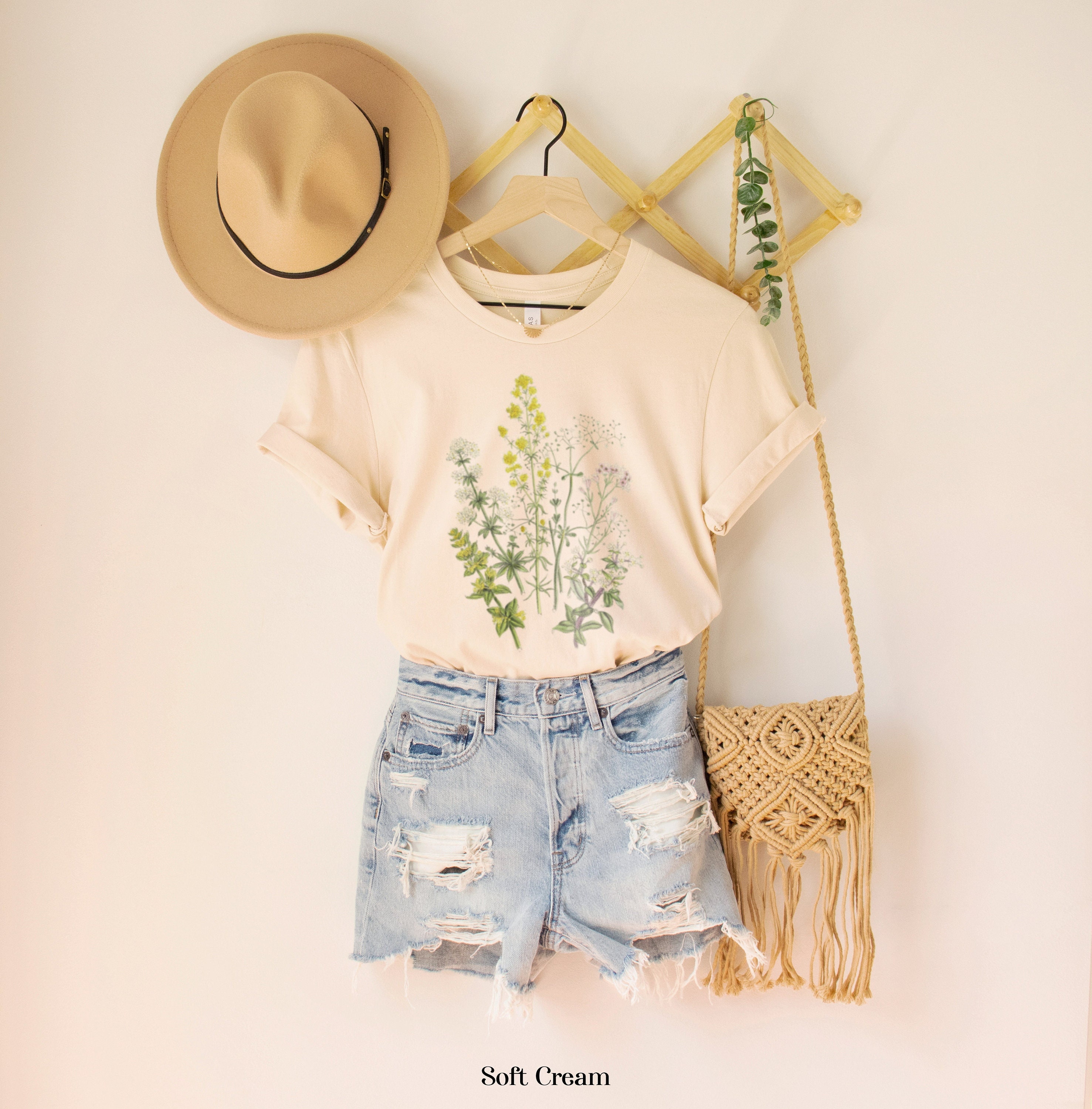 Vintage Wildflowers Graphic Tee Shirt for Women | Wild Madder Flower Bouquet | Hiking Outdoor Camping Botanical | Oversized T-Shirt