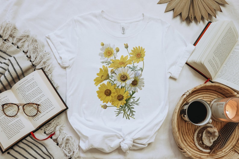 WHITE RETRO WILDFLOWER GRAPHIC TEE main image 0