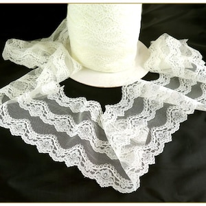 Ivory Scalloped Lace Trim, 5 Inches Wide, 10 Yards.