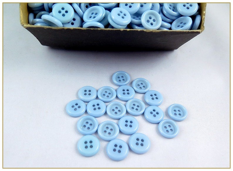 Boutons vintage bleu ciel 5/8 po., 4 trous, 100 boutons image 1